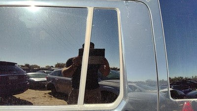 2005-2009 Land Rover Lr3 Driver Left Rear Vent Window Back Door Glass With Frame