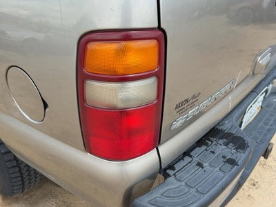 2000-2003 Chevy Suburban Driver Left Tail Light Brake Lamp Oem Rear 19168990