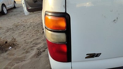 2000-2003 Chevy Suburban Driver Left Tail Light Brake Lamp Oem Rear 19168990