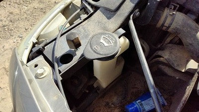 99-07 Sierra 2500 Hd Windshield Washer Fluid Reservoir With Pump Oem Wiper Tank