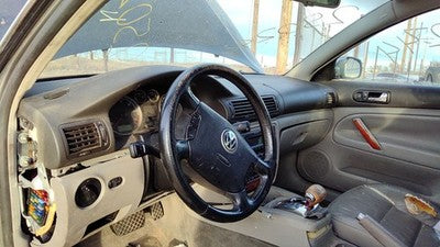 98-03 Vw Passat Driver Left Front Spindle Steering Knuckle With Wheel Hub 2.8L