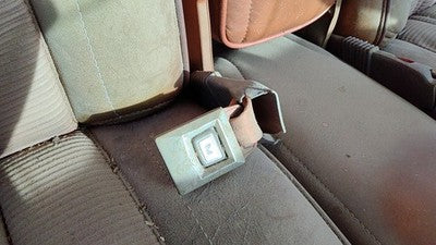 1984 Jeep Grand Wagoneer Passenger Right Front Seat Belt Buckle Receiver Brown