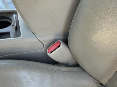 2004-2006 Cadillac Srx Driver Left Front Seat Belt Buckle Receiver Oem Gray 132