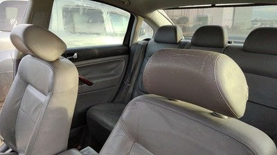 2002-2005 Vw Passat Pair Of Front Headrests Oem Left Right Set Seat
