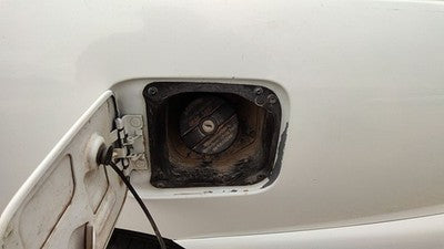 1998-1999 Buick Lesabre Fuel Filler Neck Assembly With Gas Cap Oem 25642323