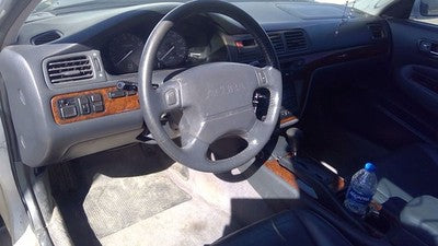 96-98 Tl Passenger Right Front Spindle Steering Knuckle With Wheel Hub 3.2L