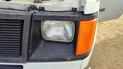 1985-1994 Gmc Safari Driver Left Headlight Trim Door Surround With Turn Signal