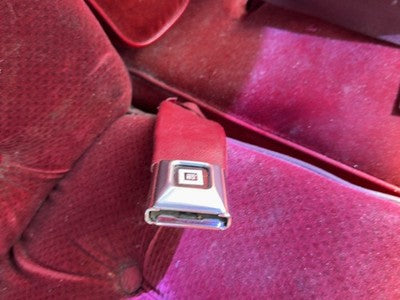 1986 Olds 88 Passenger Right Front Seat Belt Buckle Receiver Oem Red