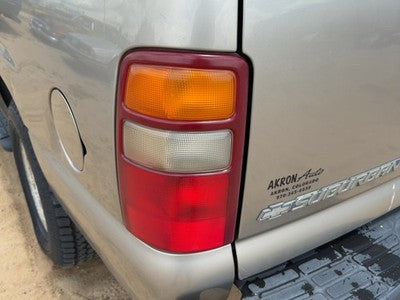 2000-2003 Chevy Suburban Driver Left Tail Light Brake Lamp Oem Rear 19168990