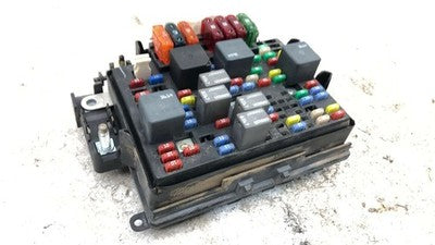 2000-2002 Sierra 2500 Hd Engine Fuse Box Power Distribution Panel Oem 8.1L