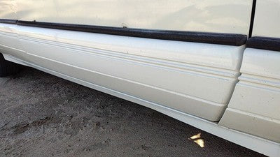 94 Pontiac Bonneville Passenger Right Front Moulding From Door Trim Strip White