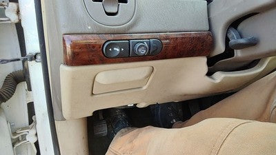 04-05 New Style Malibu Lower Dash Under Column Knee Bolster Trim Panel Neutral