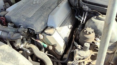 1997 Bmw 540I Driver Left Valve Cover Oem 4.4L 11121742131