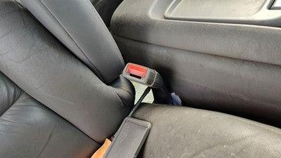 1999 Chevy Suburban Passenger Right Front Seat Belt Buckle Receiver Oem Gray 132