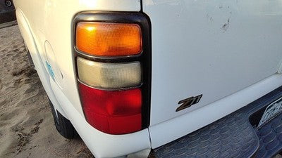 2000-2003 Chevy Suburban Driver Left Tail Light Brake Lamp Oem Rear 19168990