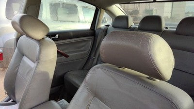 2002-2005 Vw Passat Pair Of Front Headrests Oem Left Right Set Seat
