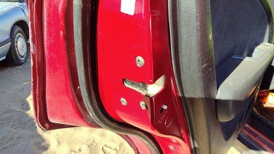 2003-2004 Mitsubishi Outlander Driver Left Rear Door Latch With Rods/Cables Back