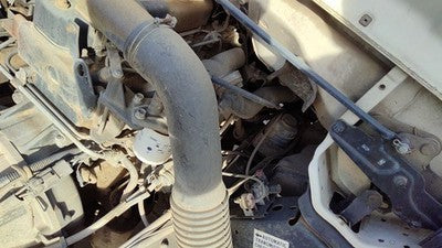 1996 Isuzu Npr Air Intake Tube From Filter Box Oem 4Bd2 3.9L
