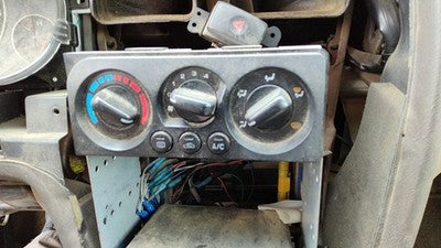00-04 Legacy Outback Temperature Control Module In Dash Heater Ac Head Unit Oem