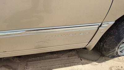 00 Town & Country Passenger Right Front Moulding From Door Oem Trim Strip Gold