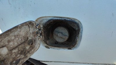 1998-1999 Buick Century Fuel Filler Neck Assembly With Gas Cap Oem 10424501