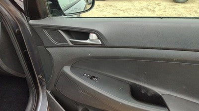 16-18 Hyundai Tucson Passenger Right Front Inside Door Trim Panel Only Black Try