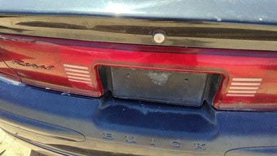2001-2004 Buick Regal Center Middle Inner Tail Light Brake Lamp Oem Rear