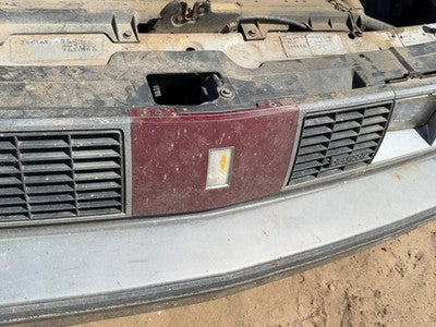1986 Olds 88 Front Grille Assembly Oem Silver 25528288