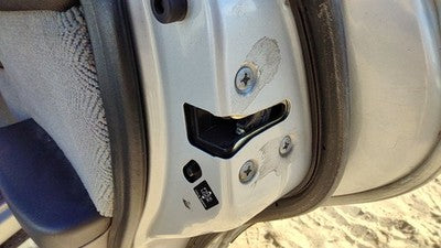 2000-2004 Subaru Legacy Passenger Right Rear Door Latch With Rods/Cables Back