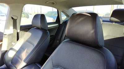 2012-2013 Vw Passat Pair Of Front Headrests Oem Left Right Set Seat