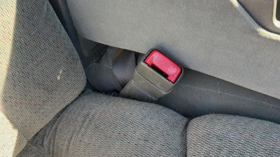 00-05 Buick Century Passenger Right Front Seat Belt Buckle Receiver Oem Gray 93B