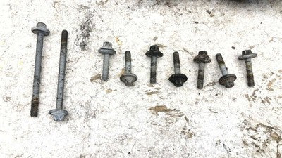 2001-2005 Mercedes C240 Passenger Right Rear Valve Cover Oem With Hardware 2.6L