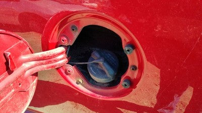 2003-2005 Dodge Ram 1500 Fuel Filler Neck Assembly With Gas Cap Oem 52102663aa