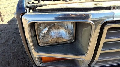 1980-1986 Ford F150 Passenger Right Head Light Oem Front Lamp E1tz13008a