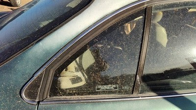 1992-1999 Olds 88 Passenger Right Rear Vent Window Back Door Glass With Frame
