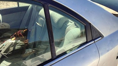 2006-2010 Hyundai Sonata Driver Left Rear Vent Window Back Door Glass With Frame