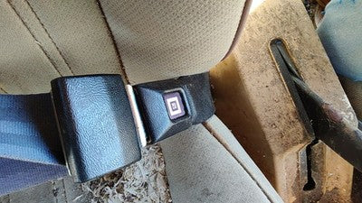 1985 Pontiac Sunbird Passenger Right Front Seat Belt Buckle Receiver Oem