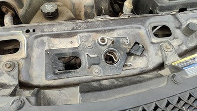 2007-2009 Chevy Equinox Hood Latch Assembly With Bracket Oem 89025456