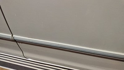 04-05 Sienna Passenger Right Front Moulding From Door Oem Trim Strip White 071