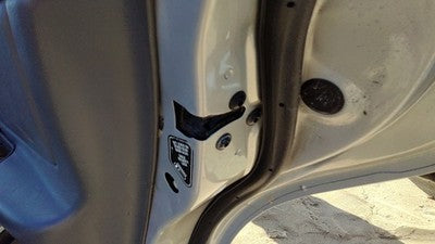98-02 Oldsmobile Intrigue Passenger Right Rear Door Latch With Rods/Cables Back