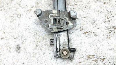 1986-1997 Nissan Hardbody Pickup Passenger Front Window Regulator Manual