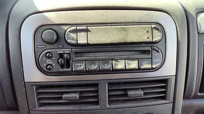 2002-2004 Jeep Grand Cherokee Stock Radio Oem Factory Stereo Cd Player