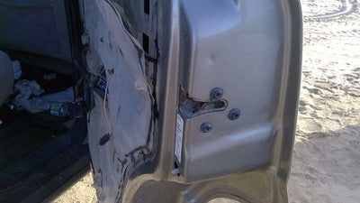 2000-2006 Chevy Tahoe Passenger Right Rear Door Latch With Rods/cables Oem Back