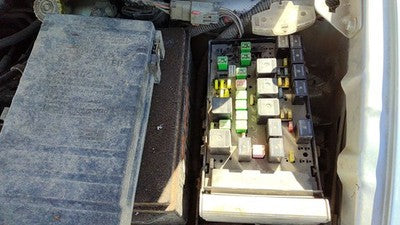 2006-2007 Dodge Caravan Engine Fuse Box With Control Module Computer Oem 3.8l