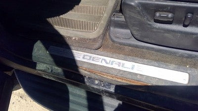 2007 Yukon Xl Denali Driver Left Lower Sill Step Trim Panel Oem