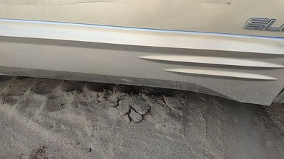 00-05 Bonneville Passenger Right Front Moulding From Door Trim Strip Silver 67U
