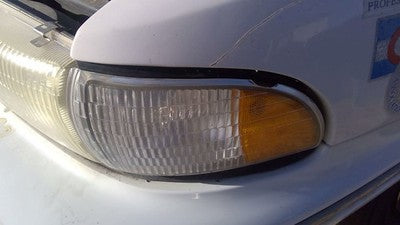 91-96 Chevy Caprice Driver Left Front Turn Signal Light Lamp Oem Fender Mounted