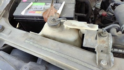 2000-2004 Nissan Xterra Coolant Reservoir Radiator Overflow Tank Bottle Oem