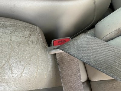 2001-2002 Chevy Suburban Driver Left Front Seat Belt Buckle Receiver Oem Tan 52I