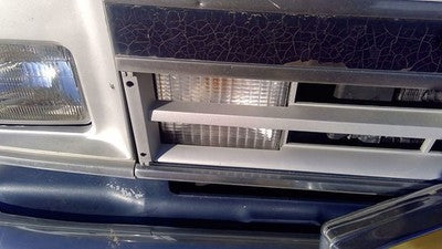1989 Chevy G20 Van Passenger Right Front Turn Signal Light Lamp Grille Mounted